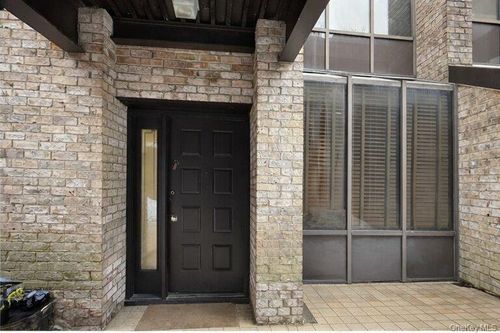 2-130 S Middle Neck Rd, Great Neck, NY, 11021-3762 | Card Image
