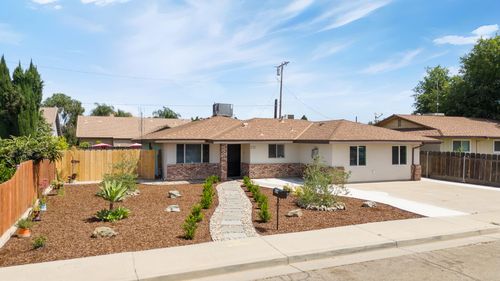 634 Theta Ave, Porterville, CA, 93257-1534 | Card Image