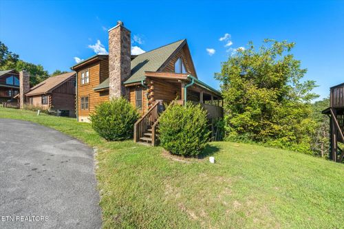 2223 Eagle Feather Dr, Sevierville, TN, 37876-1459 | Card Image