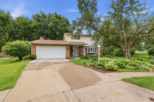 2903 Woodland Ct, Davenport, IA, 52803-2142 | Card Image