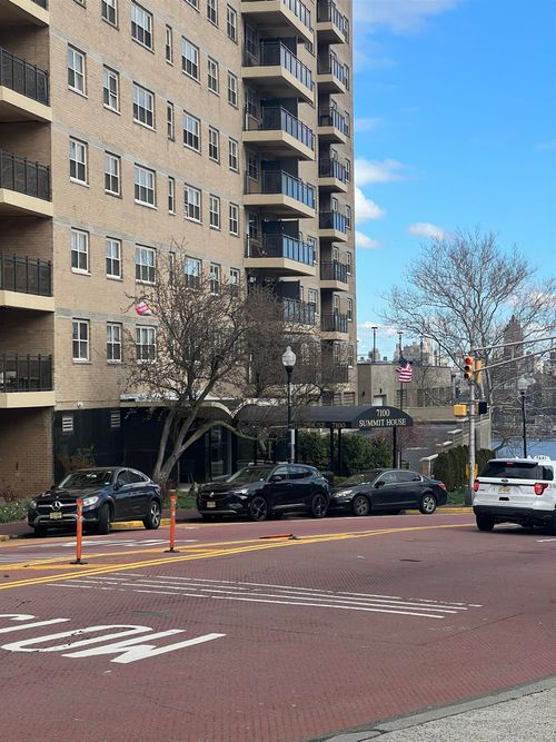 apt-5e-7100 Kennedy Blvd E, Guttenberg, NJ, 07093-4733 | Card Image