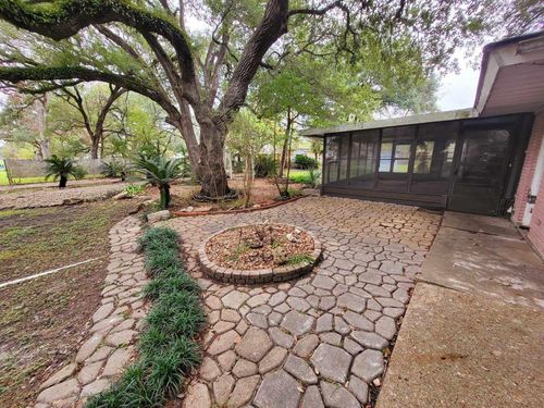 706 Maple St, Sweeny, TX, 77480-1910 | Card Image