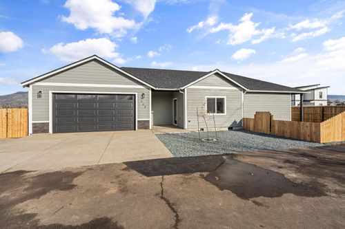 465 Arnos Rd, Talent, OR, 97540-9609 | Card Image