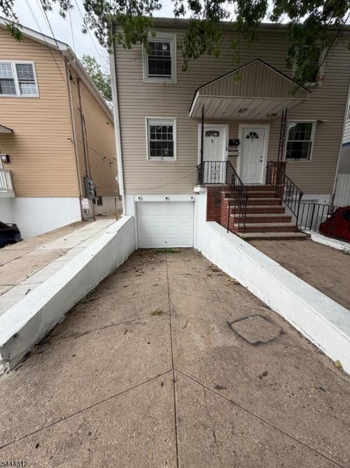 9 Evergreen Ave, Newark, NJ, 07114-1104 | Card Image