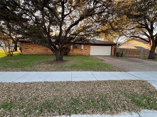 6533 Riviera Dr, North Richland Hills, TX, 76180-8051 | Card Image