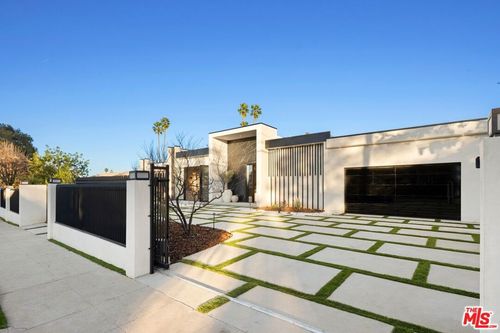 5200 Oakdale Ave, Woodland Hills, CA, 91364-3632 | Card Image