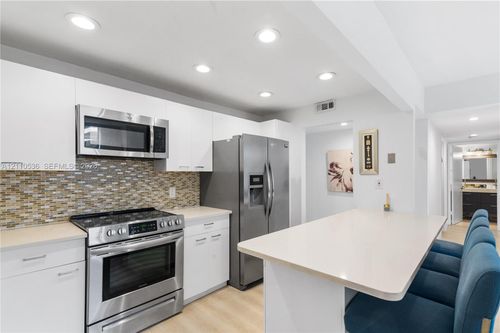 4q-b-3350 Ne 192nd St, Aventura, FL, 33180-2461 | Card Image
