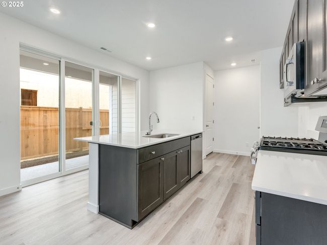 8431 Se Blanton St, House attached with 3 bedrooms, 3 bathrooms and 2 parking in Hillsboro OR | Image 7