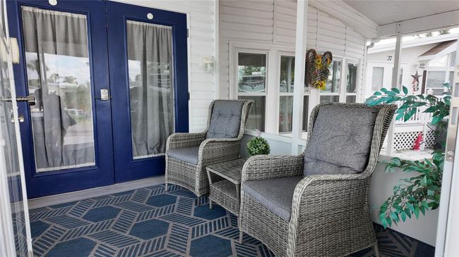 FRONT PORCH | Image 9