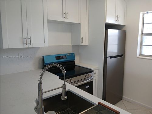 apt-305-5181 W Oakland Park Blvd, Lauderdale Lakes, FL, 33313-1547 | Card Image