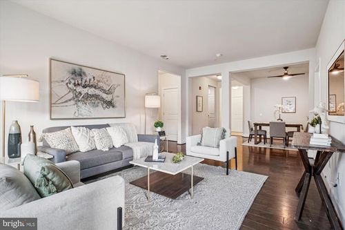 4-402-2905 Bleeker St, FAIRFAX, VA, 22031-1053 | Card Image