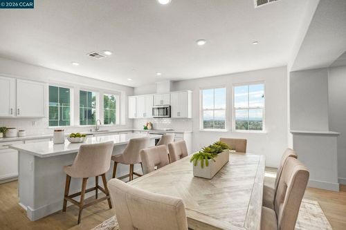 830 Heaven Ct, Hayward, CA, 94544-4132 | Card Image