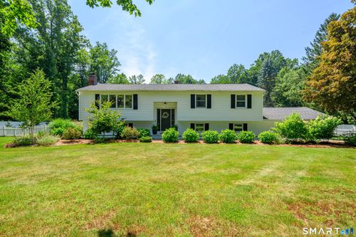 1 Brookwood Dr, Newtown, CT, 06470-1842 | Card Image