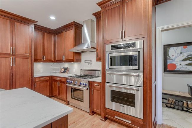 9717 Overbrook Rd, House other with 5 bedrooms, 5 bathrooms and null parking in Leawood KS | Image 9