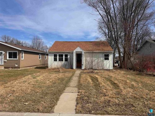 316 N Catherine Ave, Madison, SD, 57042-2532 | Card Image