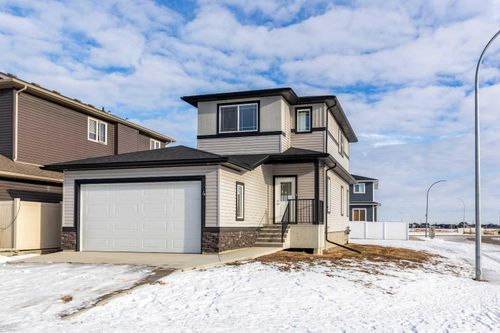 4 Hamptons Cres Se, Medicine Hat, AB, T1B0N7 | Card Image