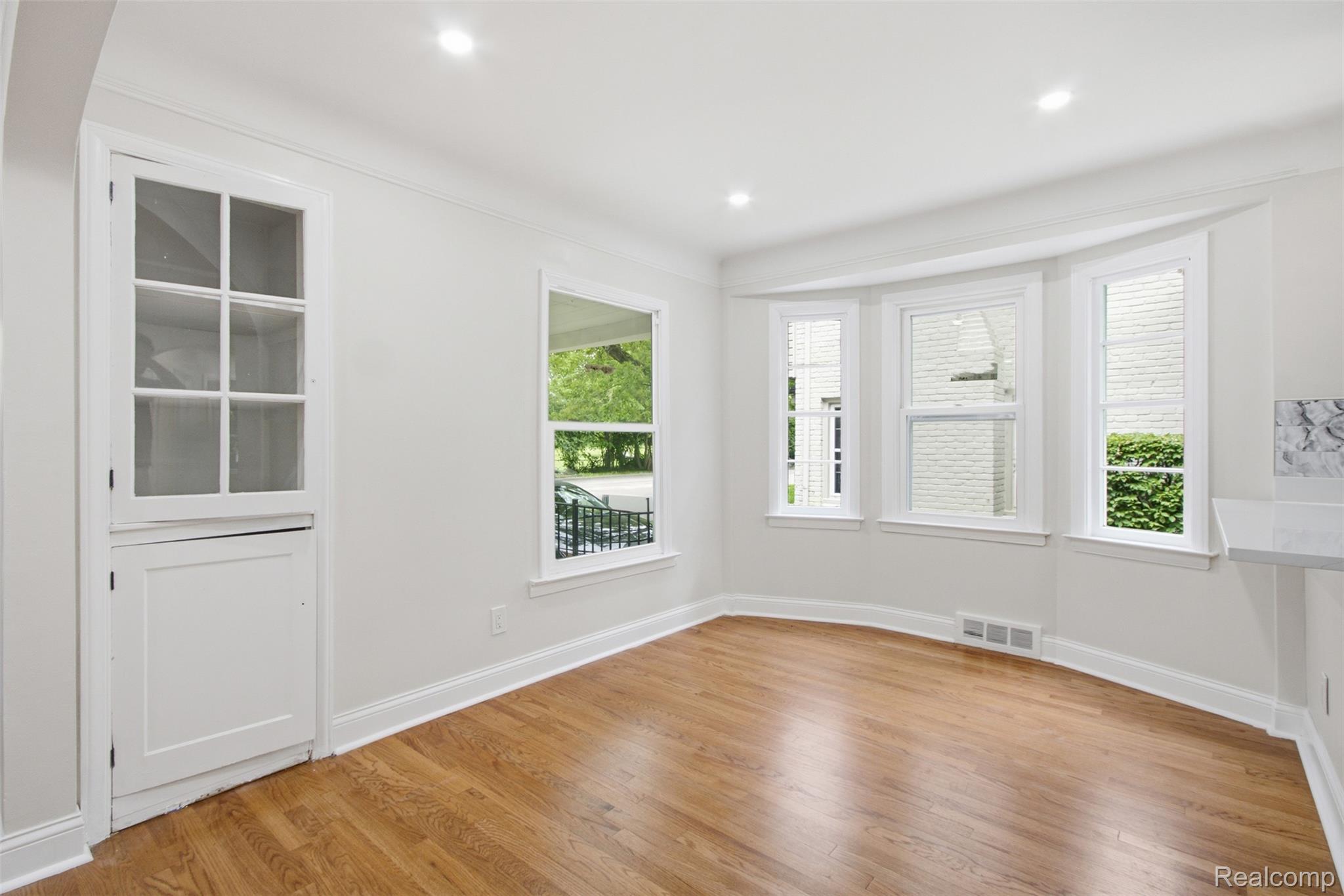 Residential in Grosse Pointe Woods 5