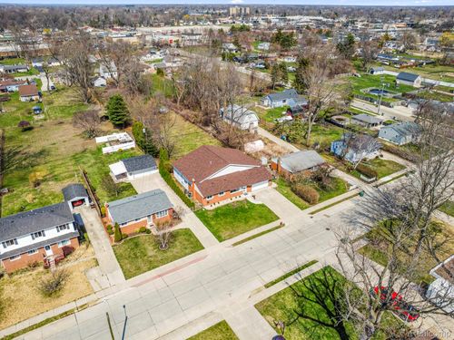 29940 Bock St, Garden City, MI, 48135-2305 | Card Image