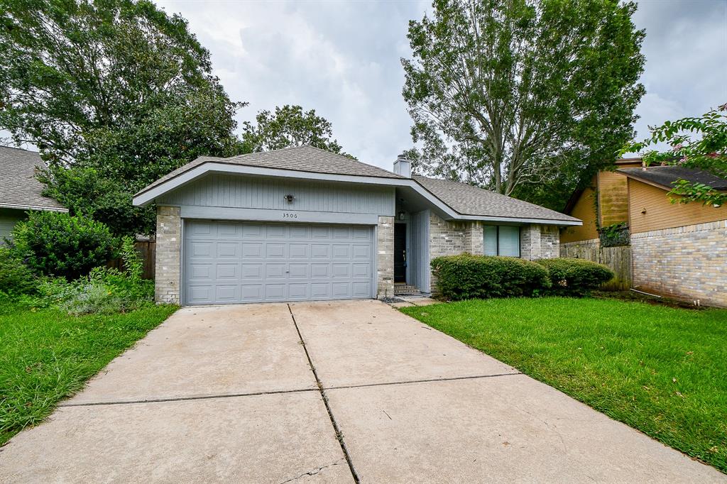 Courtshire Ln, Sugar Land, TX 77478