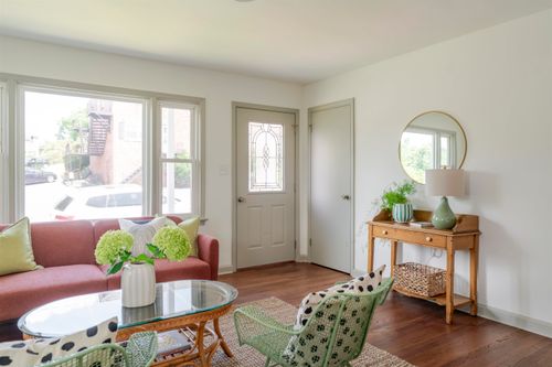 104 East Ave, Staunton, VA, 24401-8818 | Card Image