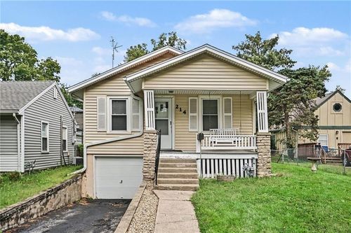 214 E 79th Ter, Kansas City, MO, 64114-2560 | Card Image