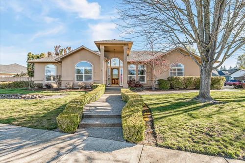235 Prairie Landing Drive, Eagle Point, OR, 97524 | Card Image