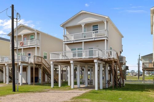 139 W Palm St, Surfside Beach, TX, 77541-7410 | Card Image