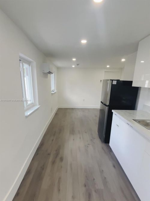 0-10320 Nw 30th Ave, Miami, FL, 33147-1124 | Card Image