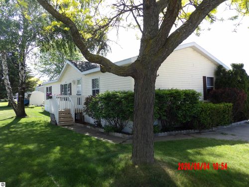 643 Woodcock Dr, Cadillac, MI, 49601-2678 | Card Image