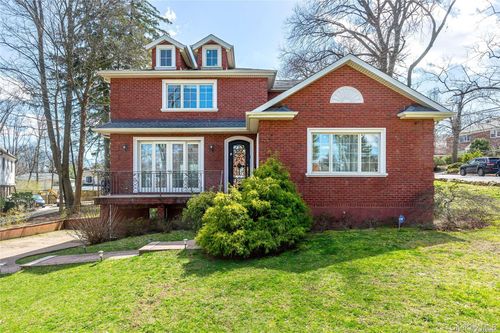 2 Avalon Rd, Great Neck, NY, 11021-3902 | Card Image
