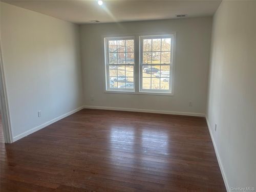 15 Waldron Ave, Nyack, NY, 10960-2935 | Card Image