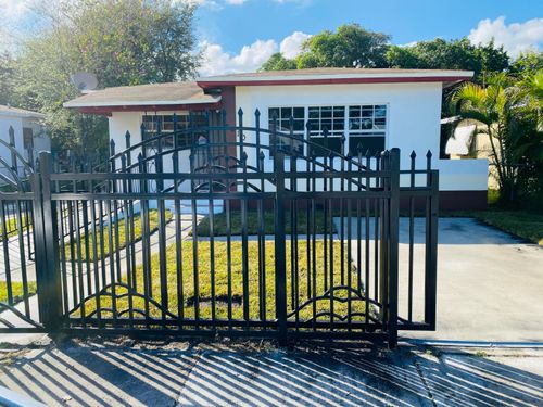 6810 Nw 2nd Ct, Miami, FL, 33150-4040 | Card Image