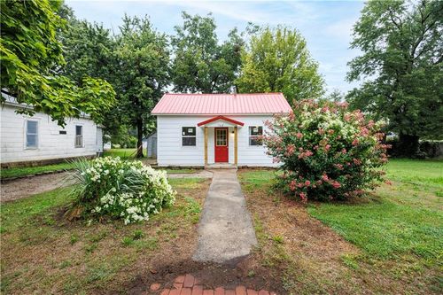 142 Mill St, Neodesha, KS, 66757-1816 | Card Image