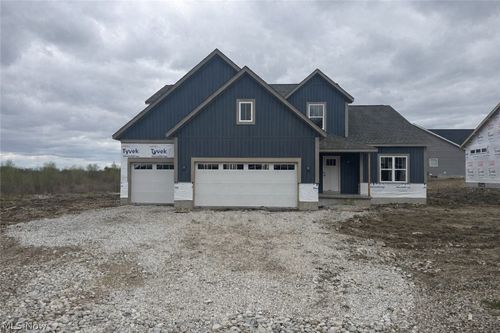 553 Woodlands Glen Ave, Hartville, OH, 44632-9246 | Card Image