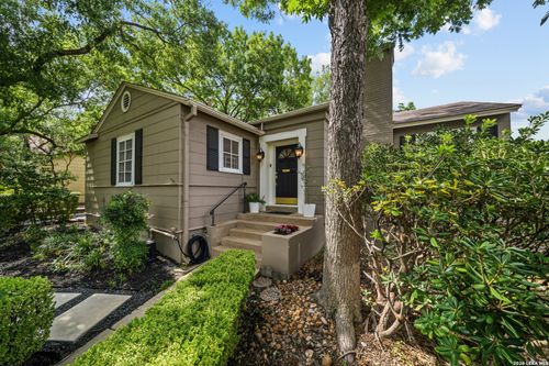 330 W Agarita Ave, San Antonio, TX, 78212-2804 | Card Image