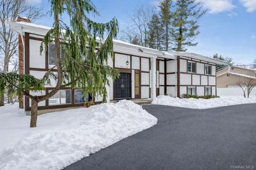 220 Ridge Rd, New City, NY, 10956-6911 | Card Image