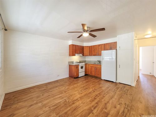 apt-203-1555 Pensacola St, Honolulu, HI, 96822-3869 | Card Image