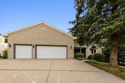 1904 Hunters Ridge Dr, Huntington, IN, 46750-9089 | Card Image