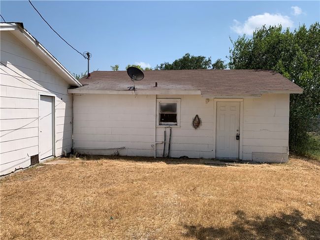225 E Main St, House other with 3 bedrooms, 2 bathrooms and null parking in Bishop TX | Image 9