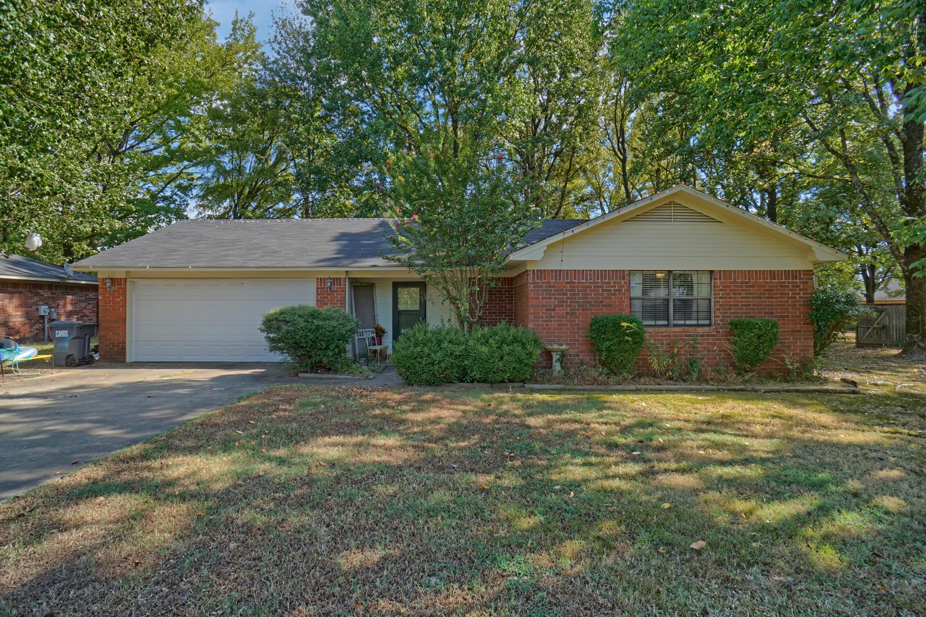 Meadowbrook Ln, Russellville, AR 72802
