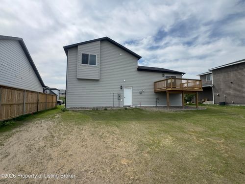 1206 9th St Sw, Watford City, ND, 58854-6744 | Card Image