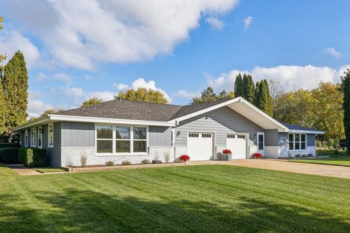 N8306 Greenwald Ct, East Troy, WI, 53120-2127 | Card Image