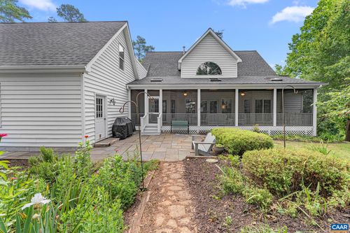 690 Page St, SCOTTSVILLE, VA, 24590-3124 | Card Image