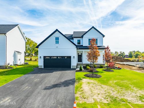 6 Royal Ct, Cohoes, NY, 12047-5060 | Card Image