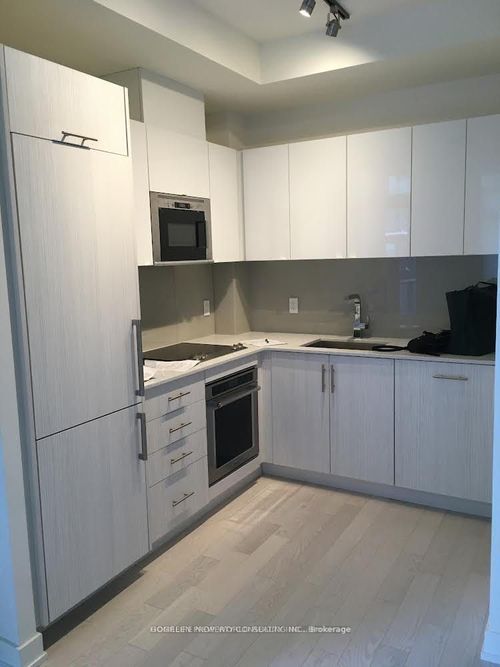 805-330 Richmond St W, Toronto, ON, M5V0M4 | Card Image