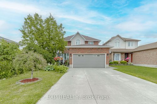 32 Vineberg Dr, Hamilton, ON, L9B2P6 | Card Image