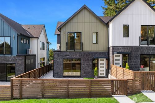 18607 A 104th Ave Ne, Bothell, WA, 98011-3817 | Card Image