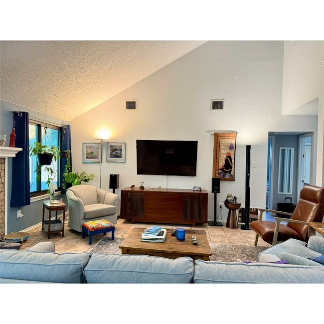 8112 Cache Dr, House other with 3 bedrooms, 2 bathrooms and 6 parking in Austin TX | Image 13