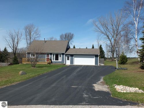 6468 Rolling Meadows Dr, Traverse City, MI, 49684-8320 | Card Image