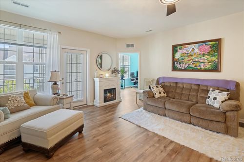 1926 Coventry Rd, Jackson, MI, 49201-8192 | Card Image